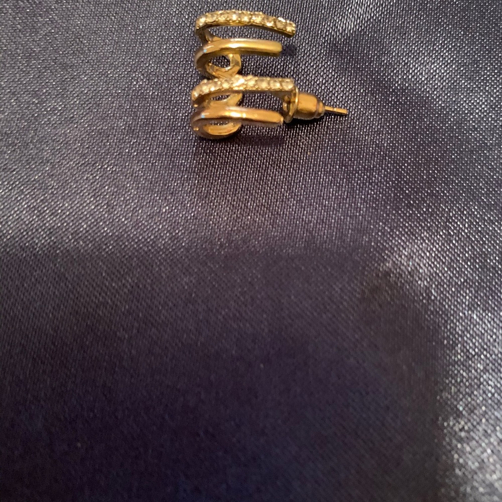 Beautiful earring - Picture 2 of 5